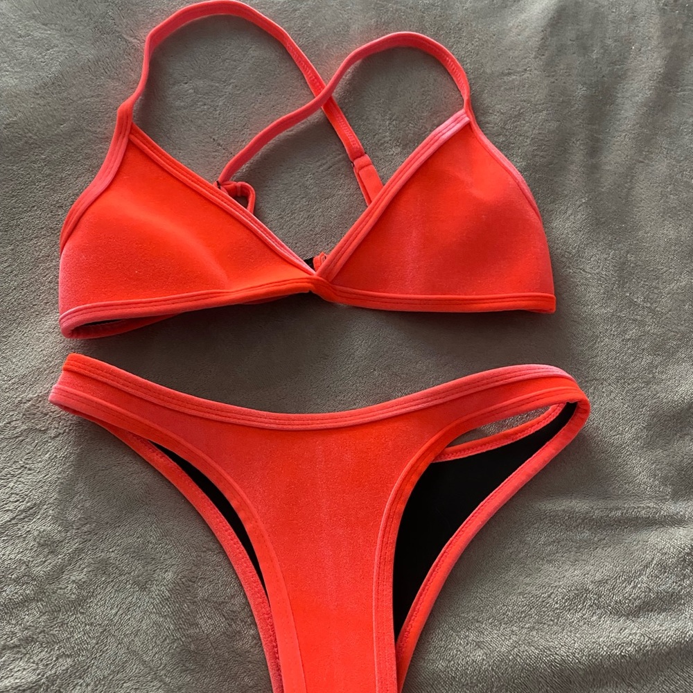 Hoaka swimwear